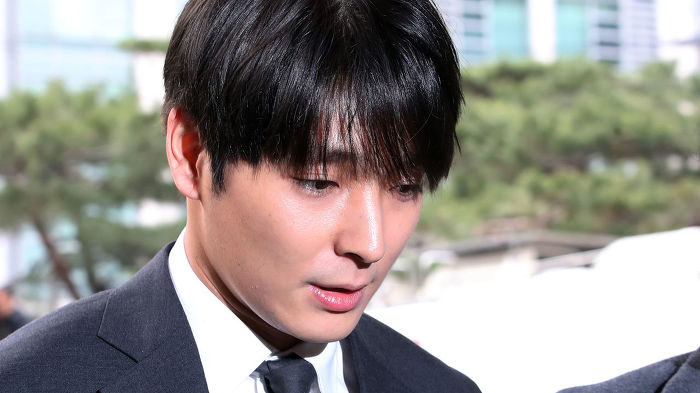 '최종훈 유착 의혹' 윤 총경 부인 "K팝 공연 티켓 받았다…골프는 NO"