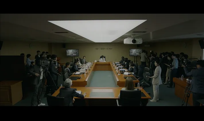 [OCN 달리는조사관_첫방송] 이요원 , 인권증진위원회 의 에이스 조사관 이 되다