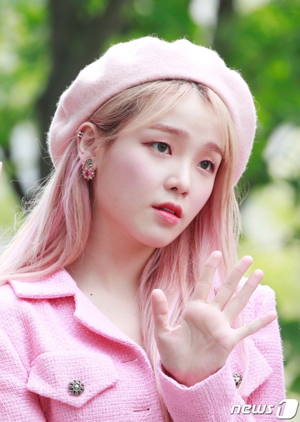 오마이걸 승희 “탱크 안진웅 협박성 메시지(과거에 만난 아이돌 남자친구, 남성 편력, 팬 기만, 자신과 나눈 음담패설 노래에 담아) 스토킹 피해자…법적대응”