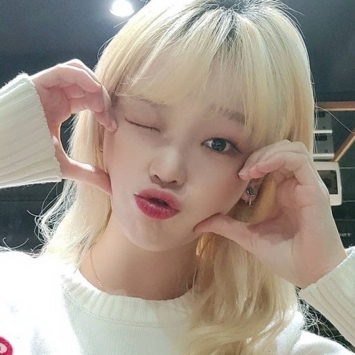 오마이걸 승희 “탱크 안진웅 협박성 메시지(과거에 만난 아이돌 남자친구, 남성 편력, 팬 기만, 자신과 나눈 음담패설 노래에 담아) 스토킹 피해자…법적대응”