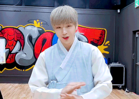 강다니엘! 파라노이아 티저공개♡3년만에 MBC 라디오스타에 출연♡ 설날앞두고 한복입고 윷놀이에 정감이 넘쳐♡ Rayli 흑발 녤의 화보♡