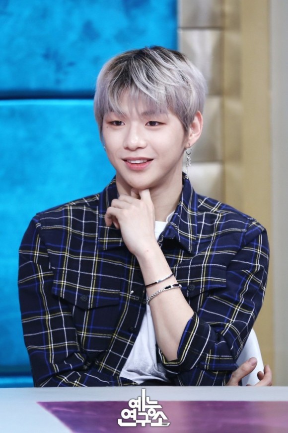강다니엘! 파라노이아 티저공개♡3년만에 MBC 라디오스타에 출연♡ 설날앞두고 한복입고 윷놀이에 정감이 넘쳐♡ Rayli 흑발 녤의 화보♡
